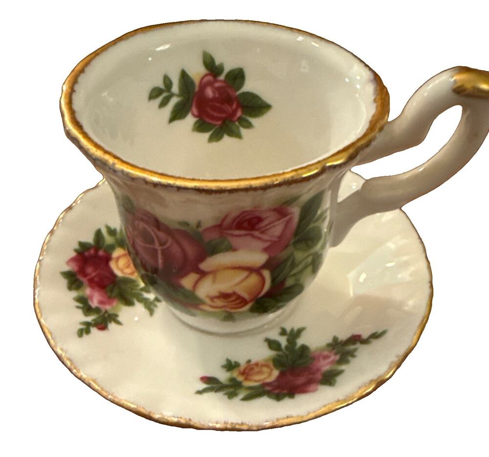 Preowned Royal Albert Ornament Old Country Roses Teacup & Saucer NO BOX/RIBBON